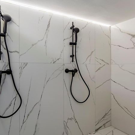 Suite Romantique Balneo Centre ليون المظهر الخارجي الصورة