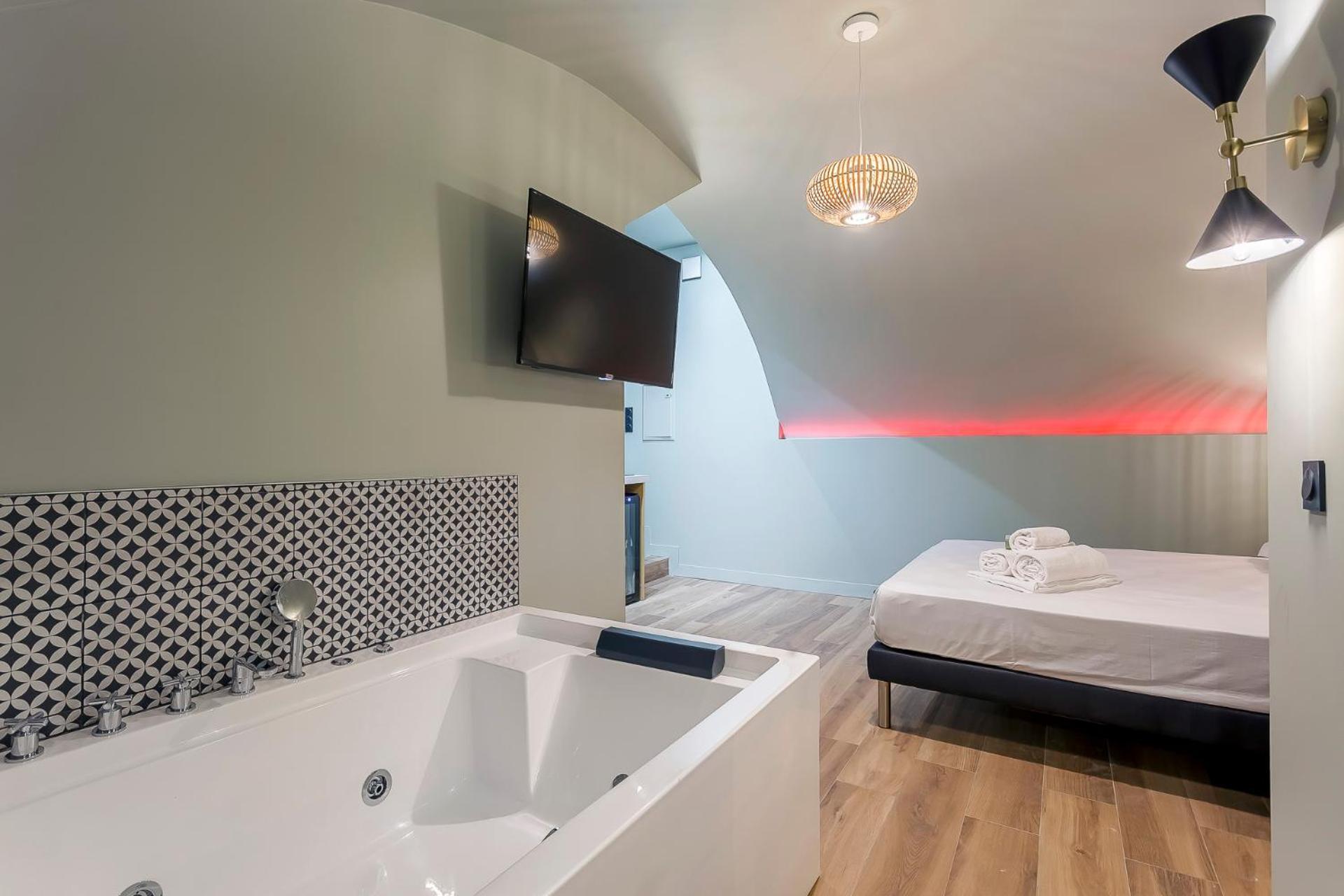 Suite Romantique Balneo Centre ليون المظهر الخارجي الصورة