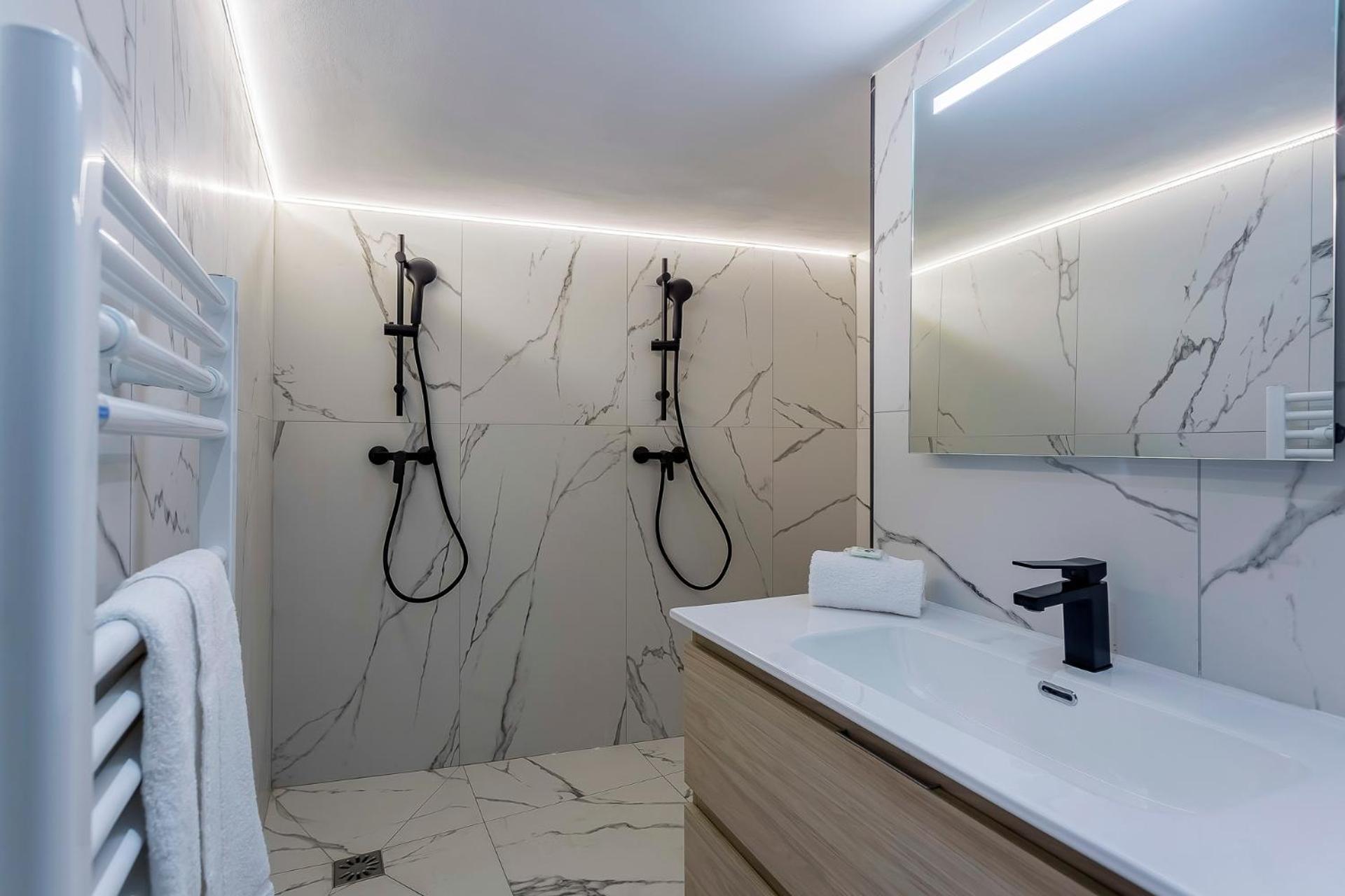 Suite Romantique Balneo Centre ليون المظهر الخارجي الصورة