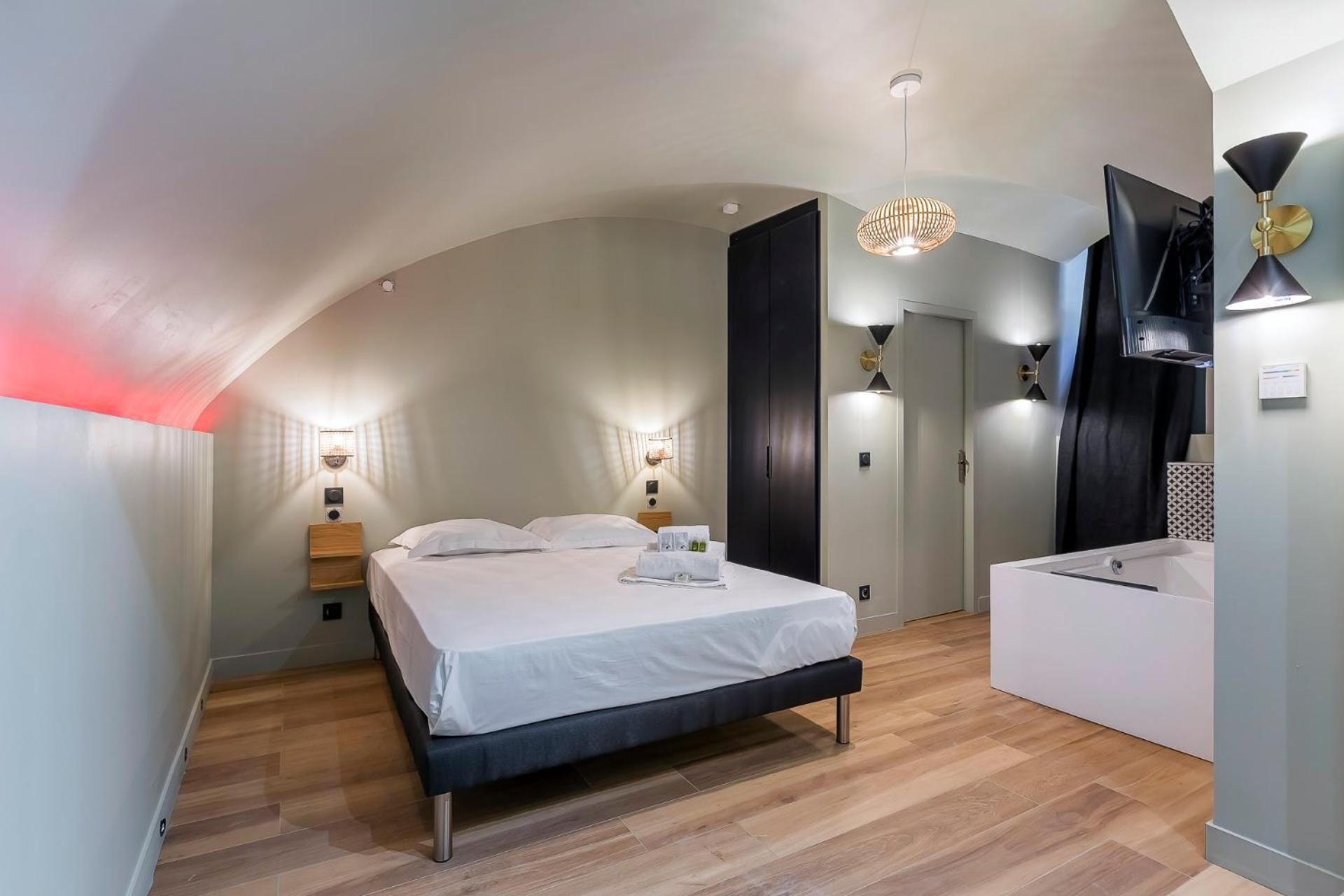 Suite Romantique Balneo Centre ليون المظهر الخارجي الصورة