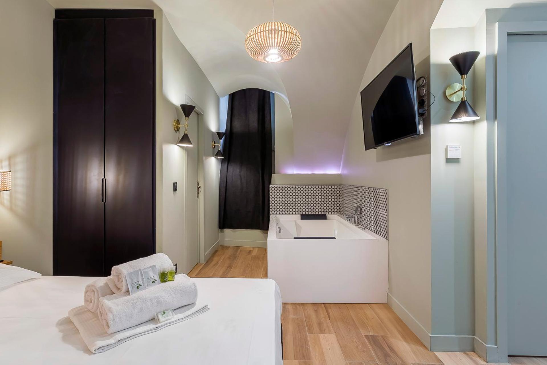 Suite Romantique Balneo Centre ليون المظهر الخارجي الصورة