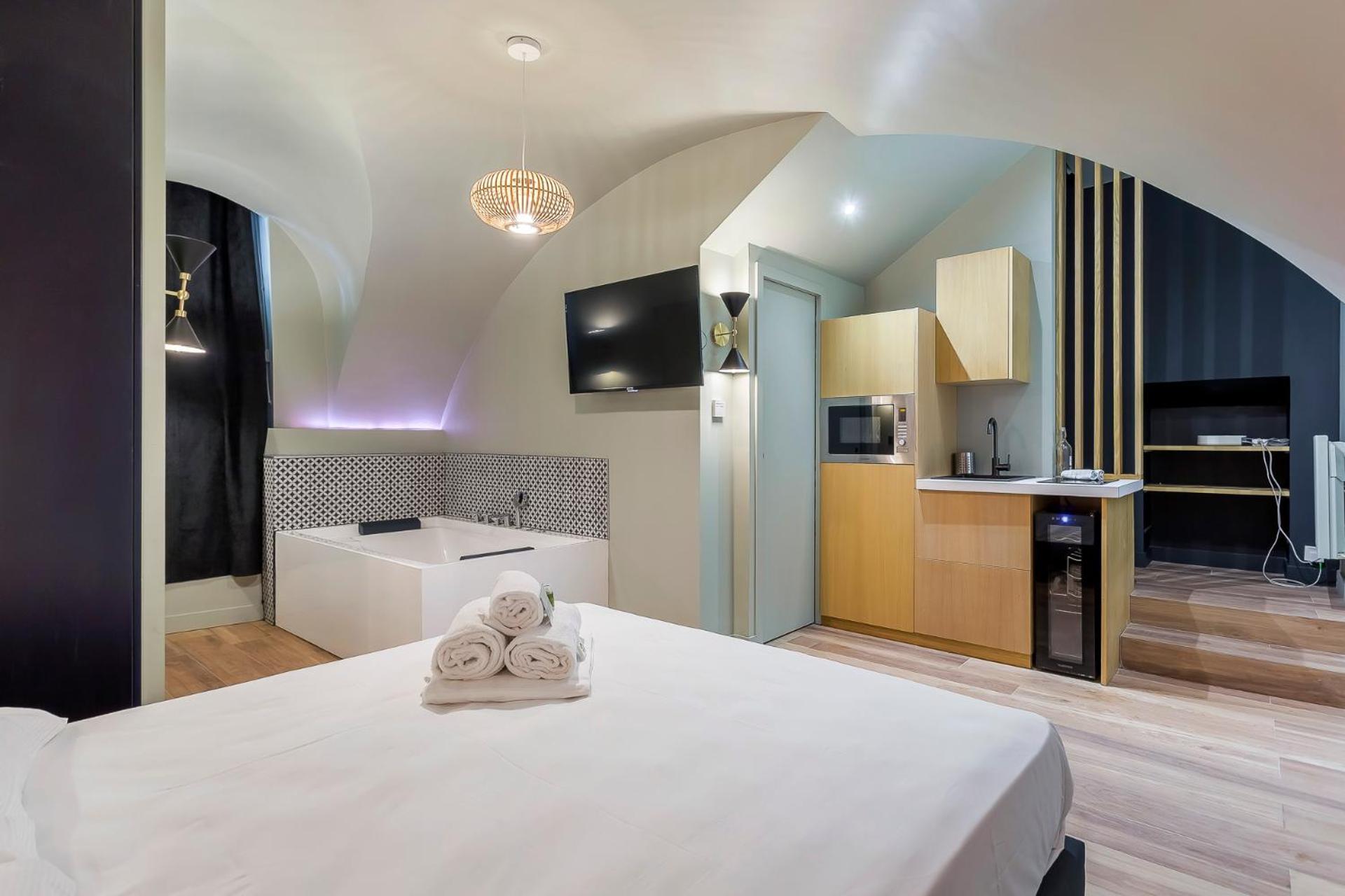 Suite Romantique Balneo Centre ليون المظهر الخارجي الصورة